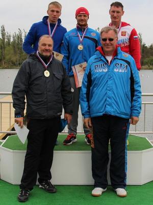 Евгений Луканцов (вехрний ряд справа)